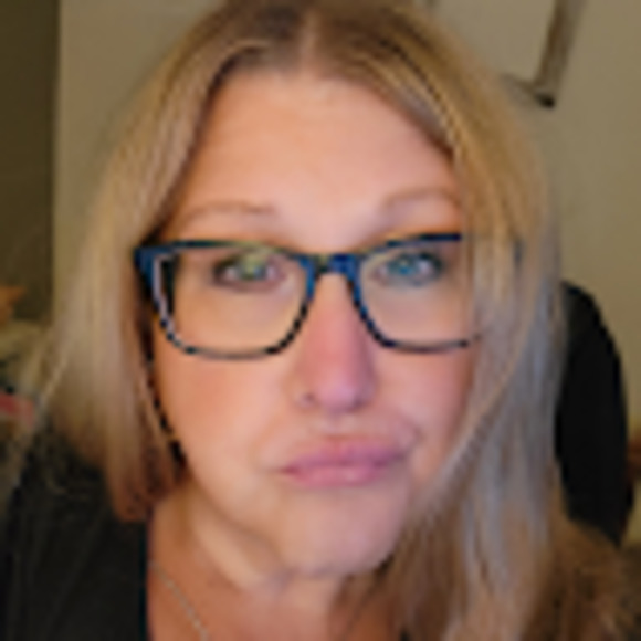 Meet your Posher, Holly - Picture 1 of 1